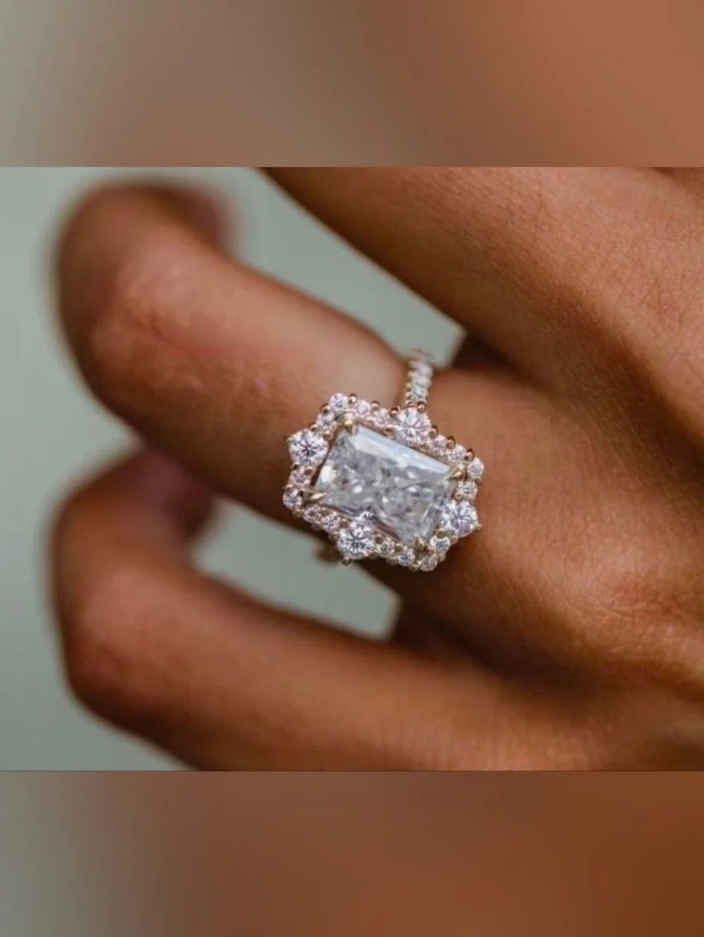 $8 Each Or Bundle 5/$20 Elegant White Crystal Halo Rose Gold Ring